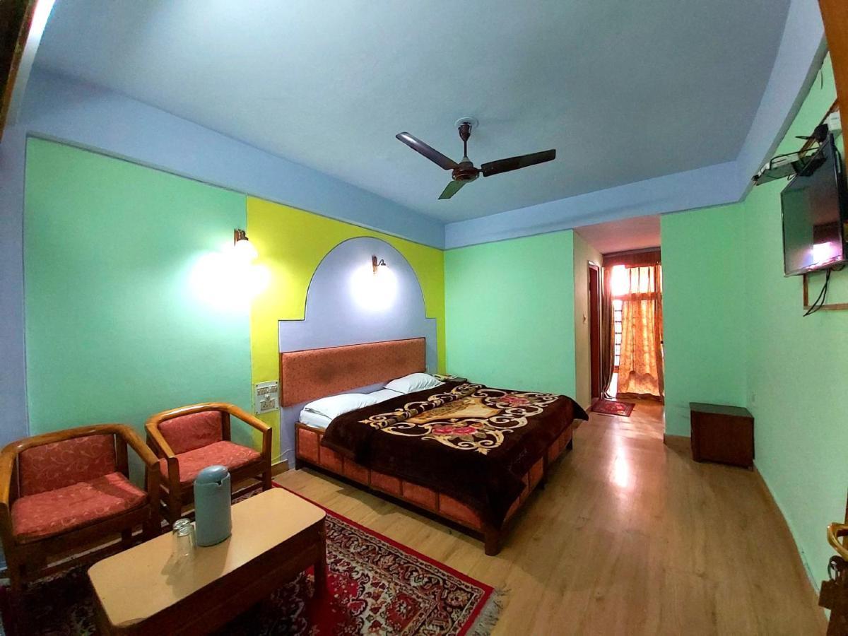 Hotel Radhe Continental Nainital Eksteriør billede