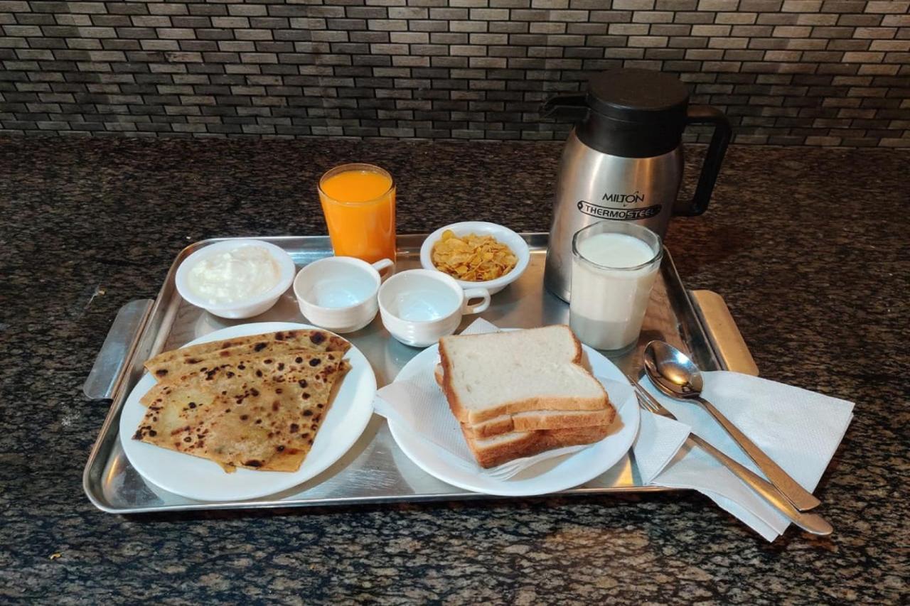Hotel Radhe Continental Nainital Eksteriør billede
