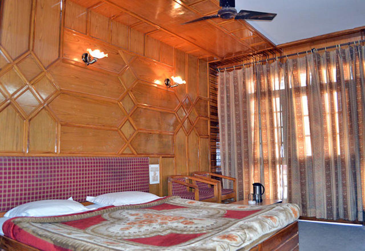Hotel Radhe Continental Nainital Eksteriør billede
